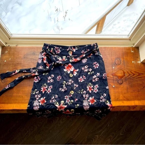 Small flora  skirt - Picture 1 of 5
